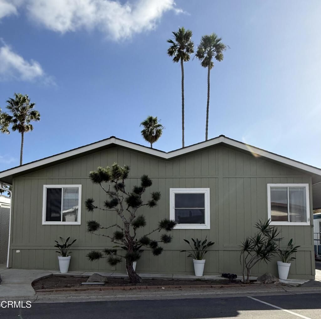 Property Photo:  1215 Anchors Way Drive 11  CA 93001 