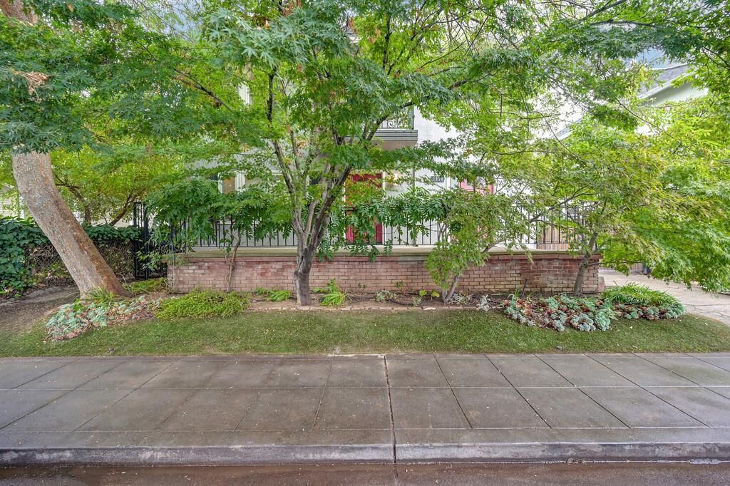 Property Photo: 1050 37th Street CA 95816