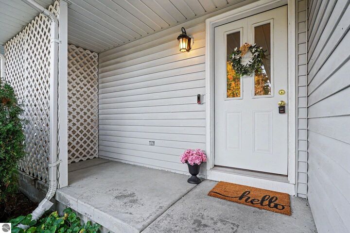 Property Photo:  1512 E Gaylord Street  MI 48858 