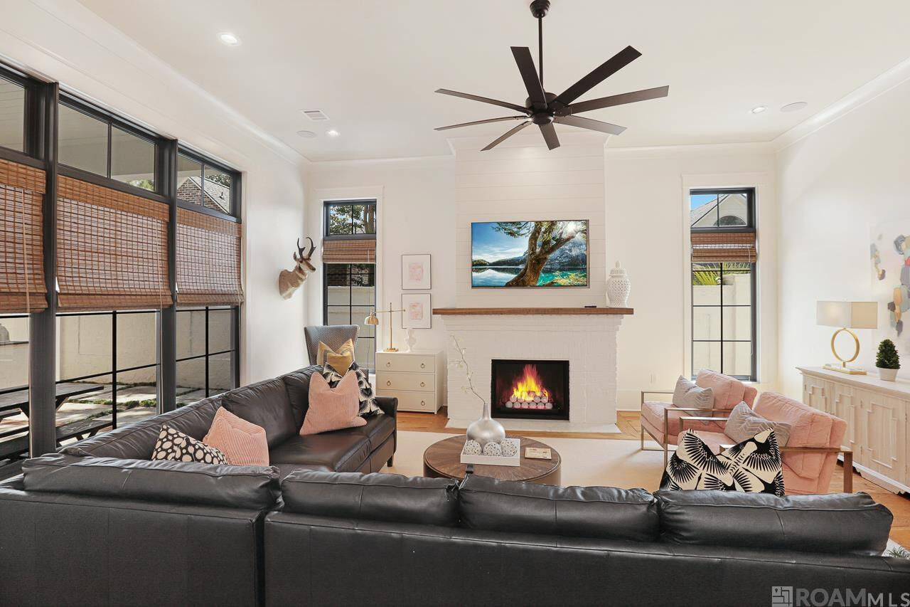 Property Photo:  8741 Marques Ln  LA 70809 