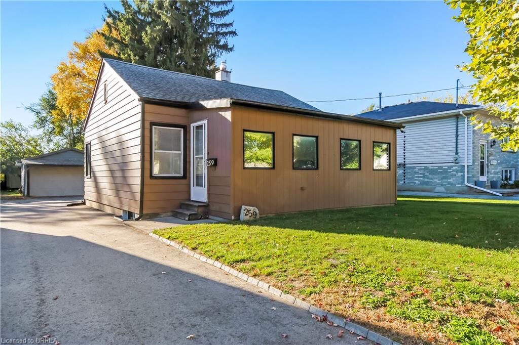 Property Photo:  259 East Street  ON N5Z 2S3 