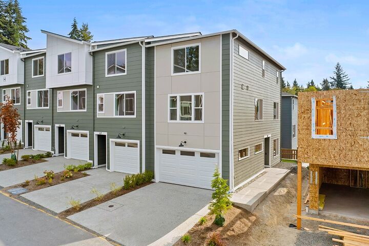 Property Photo:  16823  Alder Way M1  WA 98037 