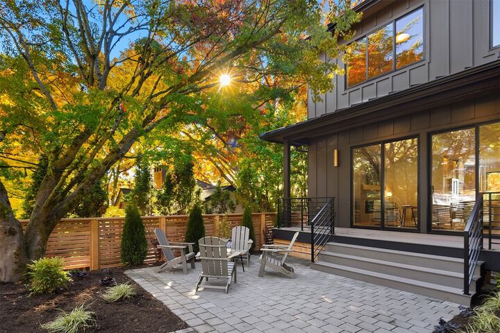 Property Photo:  4191  42nd Avenue NE  WA 98105 
