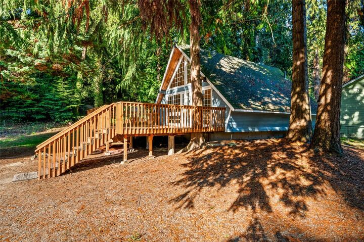 Property Photo: 1407 Shuksan Drive WA 98282