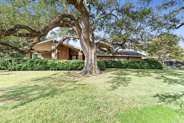 Property Photo: 9004 Oak Vista TX 77630