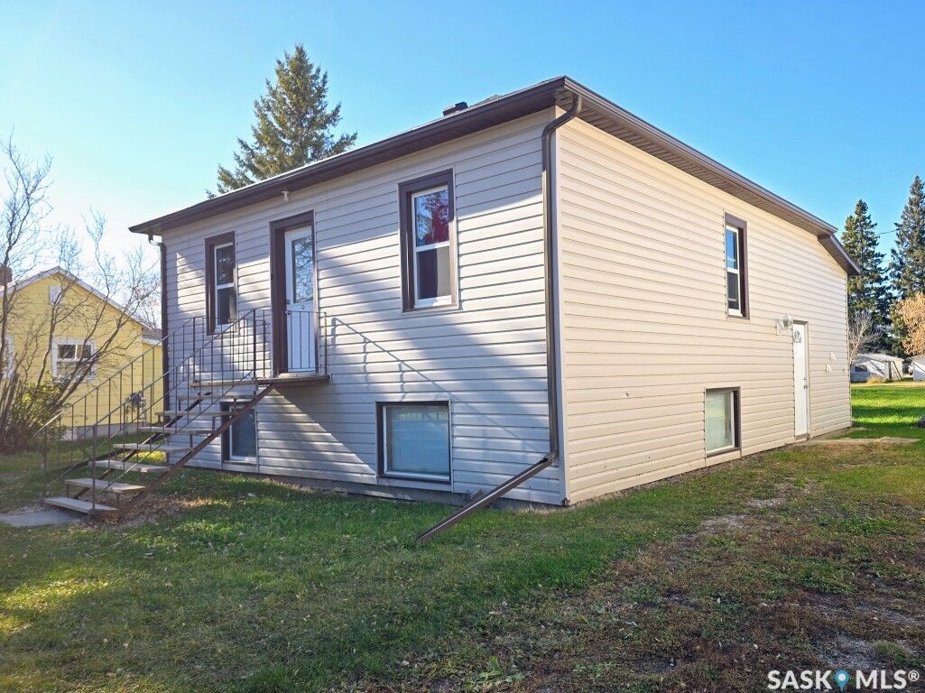Property Photo:  319 9th Street  SK S0K 2A0 