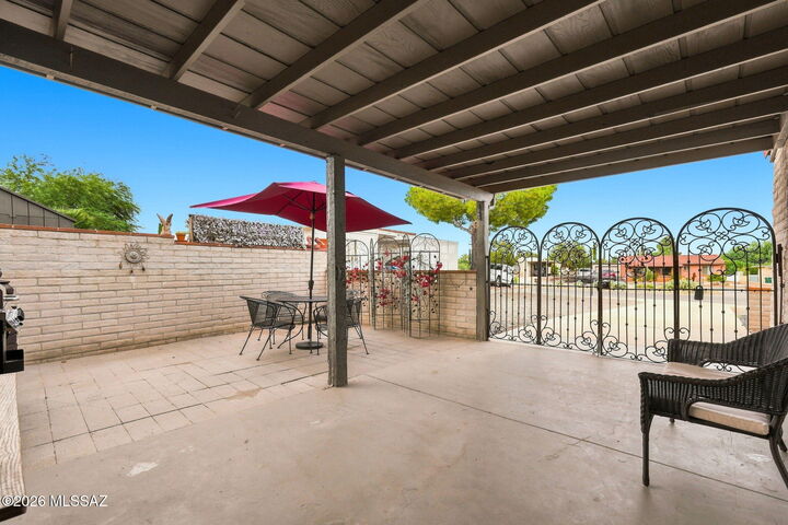 Property Photo:  942 S Abrego Drive  AZ 85614 