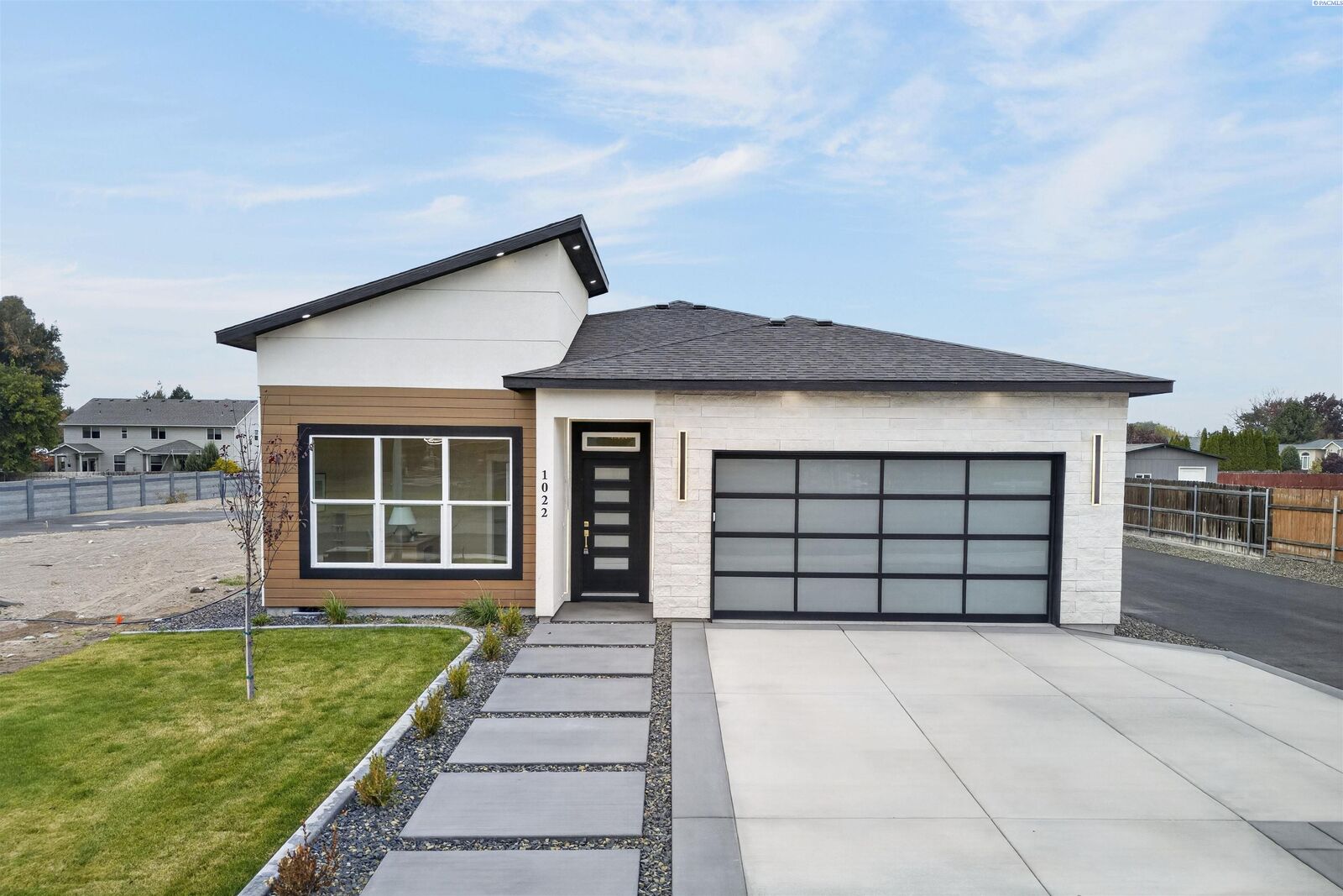Property Photo:  1022 Road 64  WA 99301 