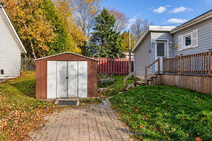Property Photo:  14 3rd Street NW  ON N0G 1L0 
