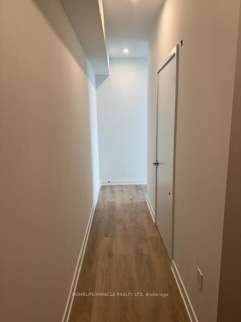 Property Photo:  1 Fairview Road E 1411  ON L5A 4C6 