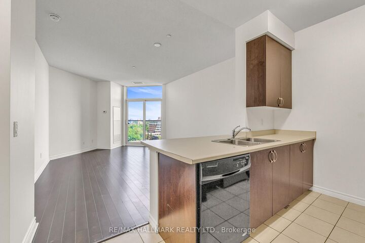 Property Photo:  35 Saranac Boulevard 907  ON M6A 2G5 