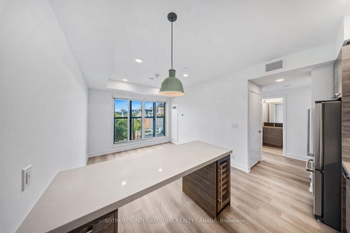 Property Photo: 484 Spadina Avenue 315 ON M5S 0E4