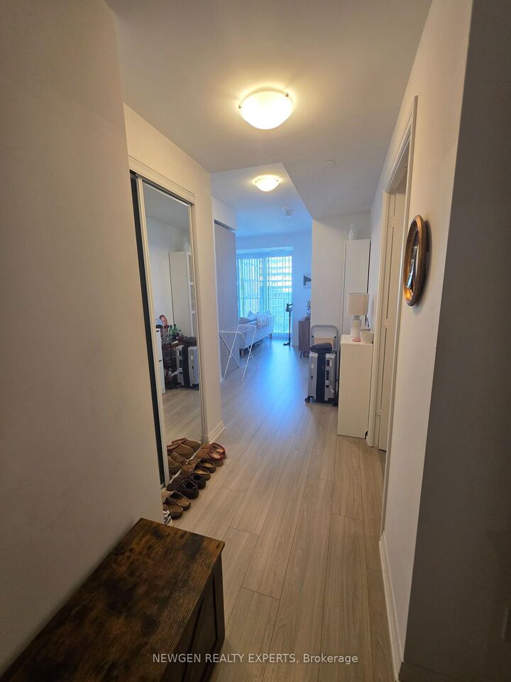Property Photo:  28 Widmer Street 3025  ON M5V 0T2 