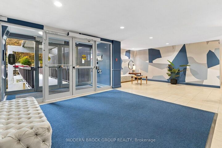 Property Photo:  109 King Street E 902  ON K6V 1B8 