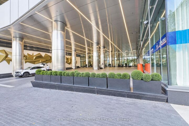 Property Photo:  1 Concord Cityplace Way 5702  ON M5V 0X3 