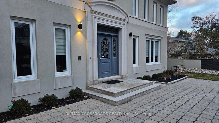 Property Photo:  200 The Bridle Path  ON M3C 2P5 