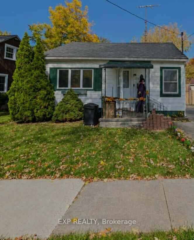 Property Photo:  221 Henrietta Street N  ON L2A 2K6 