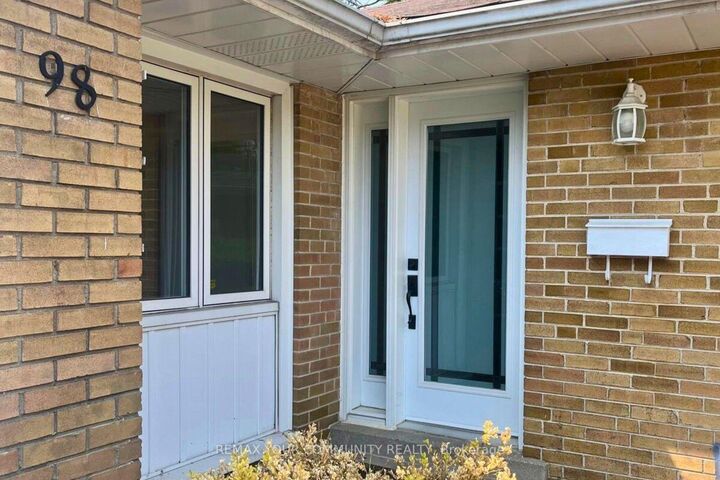 Property Photo:  98 Wigmore Drive Main  ON M4A 2E8 