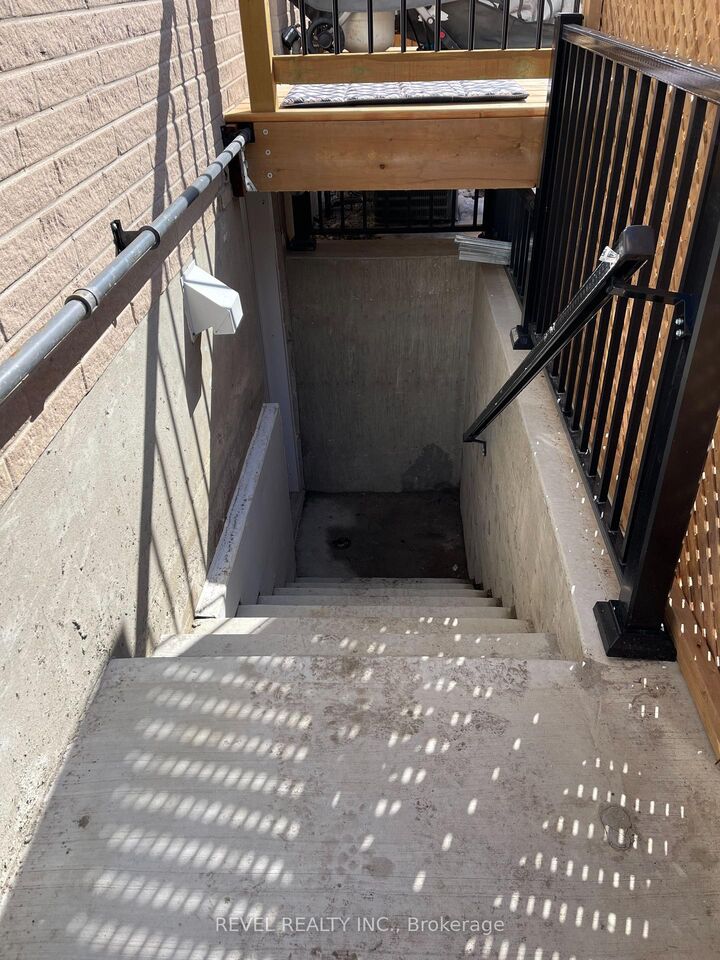 Property Photo:  324 St Vincent Street Lower  ON L4M 4A3 