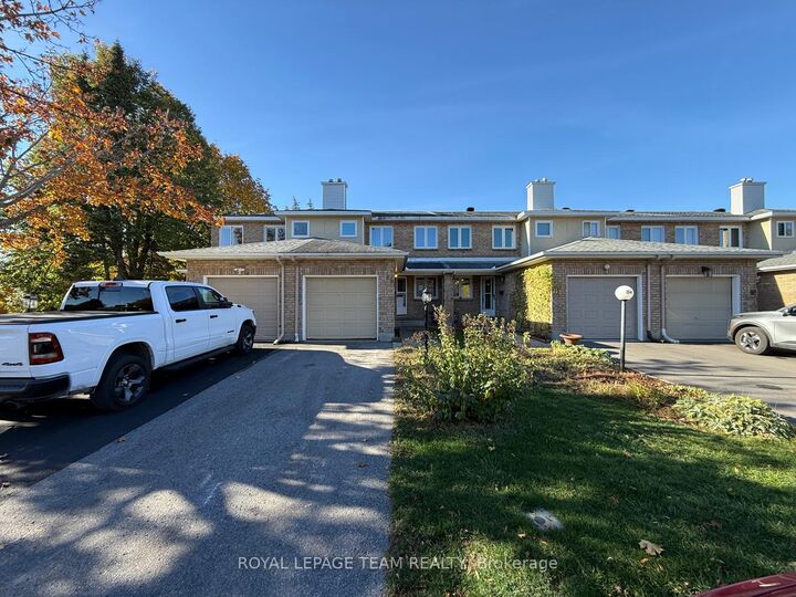 Property Photo:  86 Hummingbird Crescent  ON K2J 3A1 