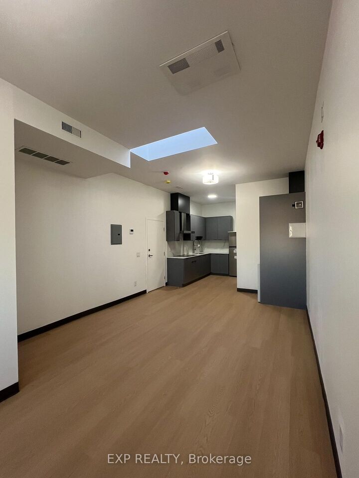 Property Photo:  264-268 Ottawa Street N 3  ON L8H 3Z9 