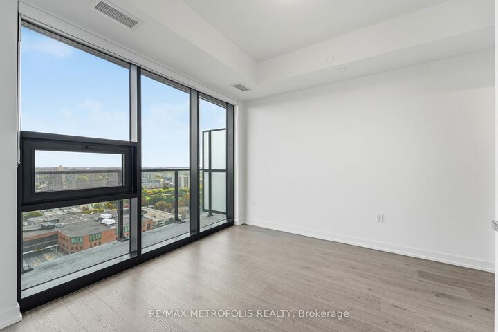 Property Photo:  30 Francis Street S 2107  ON N2G 1H7 