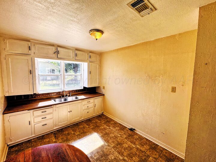 Property Photo: 501 S Endicott Street TX 79081