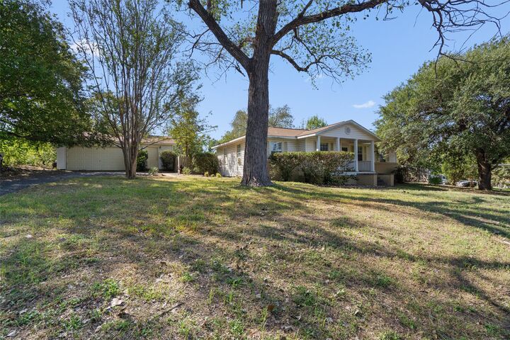 Property Photo:  602 E 2nd Street  TX 78626 