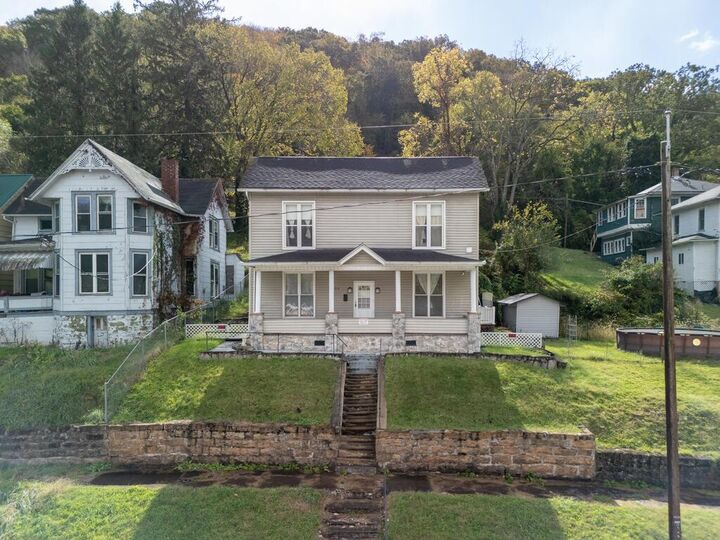 Property Photo:  810 Temple Street  WV 25951 