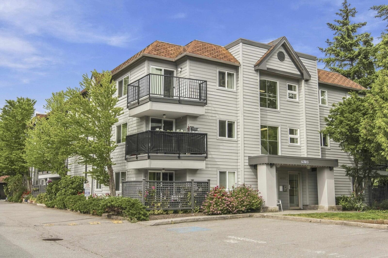 Property Photo: 40160 Willow Crescent 305 BC V8B 0M2