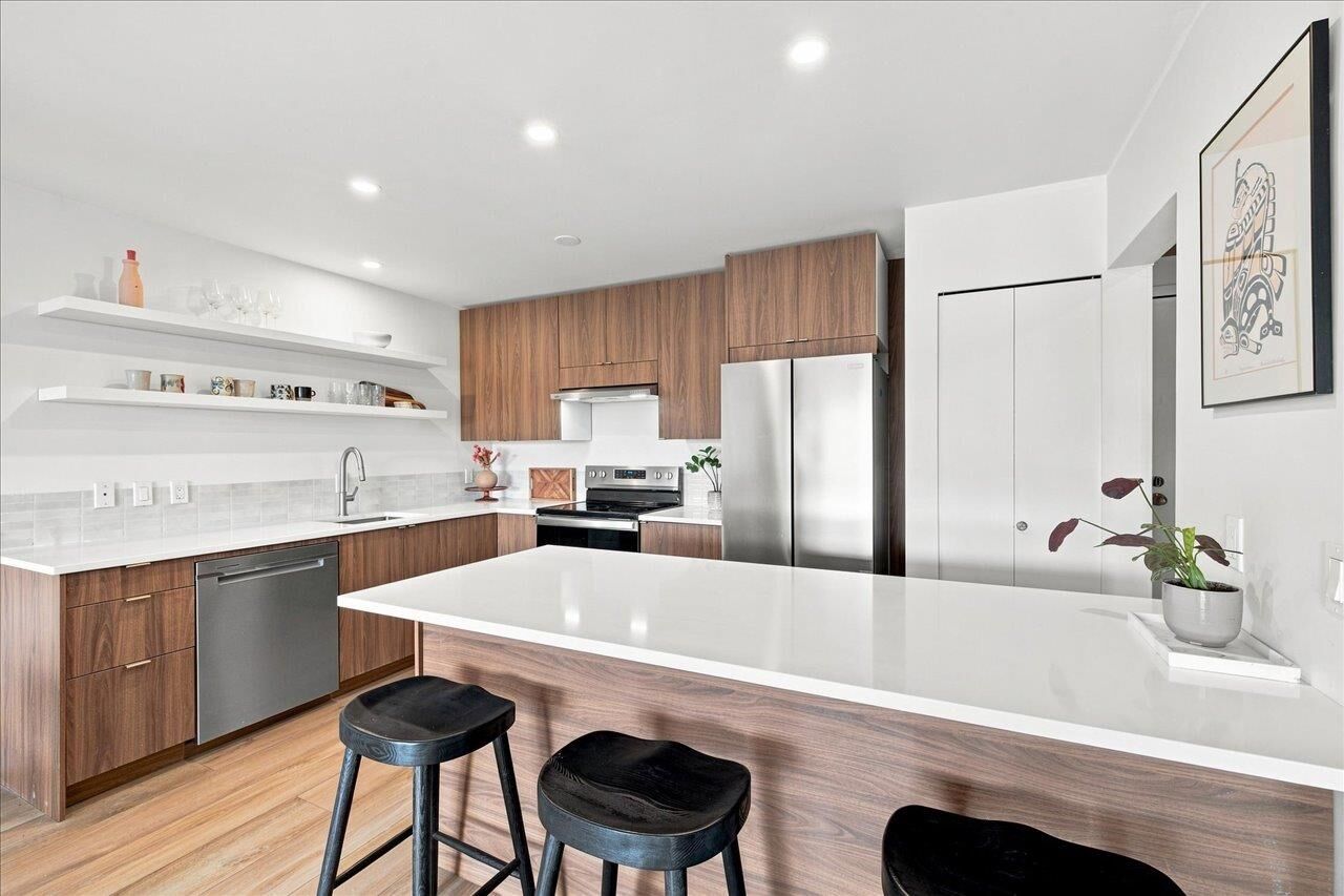 Property Photo: 236 W 2nd Street 207 BC V7M 1C6