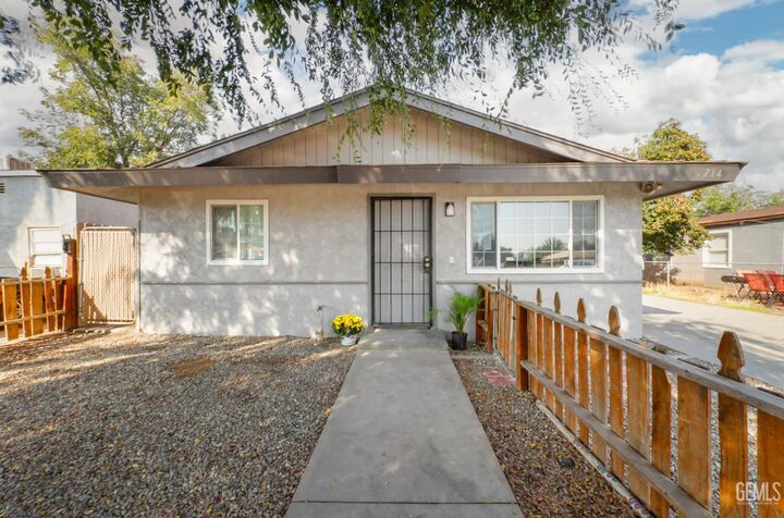 Property Photo: 714 Washington Avenue CA 93308