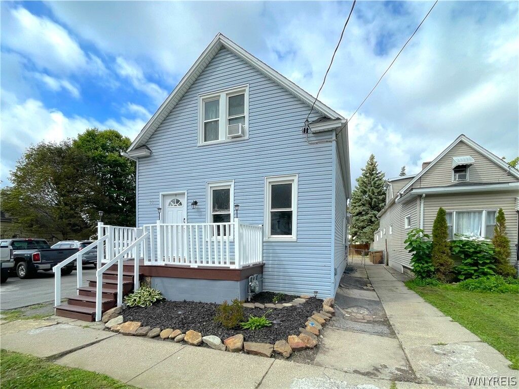 Property Photo:  31 Alpine Place  NY 14225 
