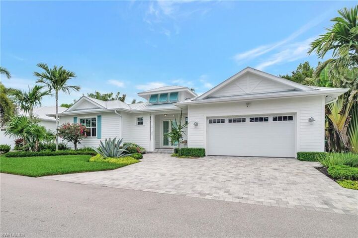 Property Photo: 2120 Curtis St FL 34112