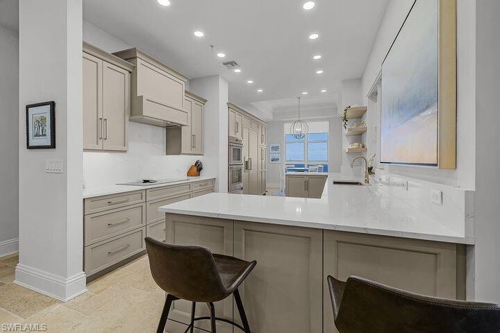 Property Photo:  14220 Royal Harbour Ct 1008  FL 33908 