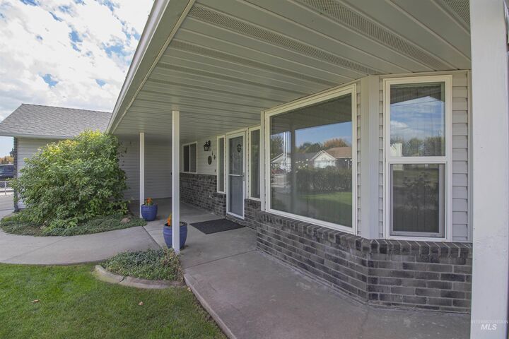 Property Photo: 10 10th Avenue North ID 83661
