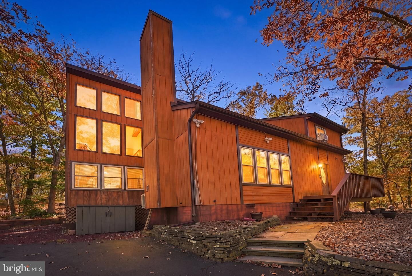 Property Photo: 122 Dover Drive PA 18324
