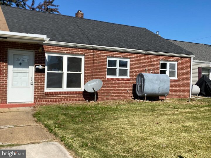 Property Photo: 306 Pilgrim Road DE 19720