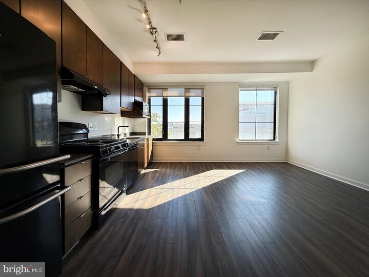 Property Photo:  1250 9th Street NW 412  DC 20001 