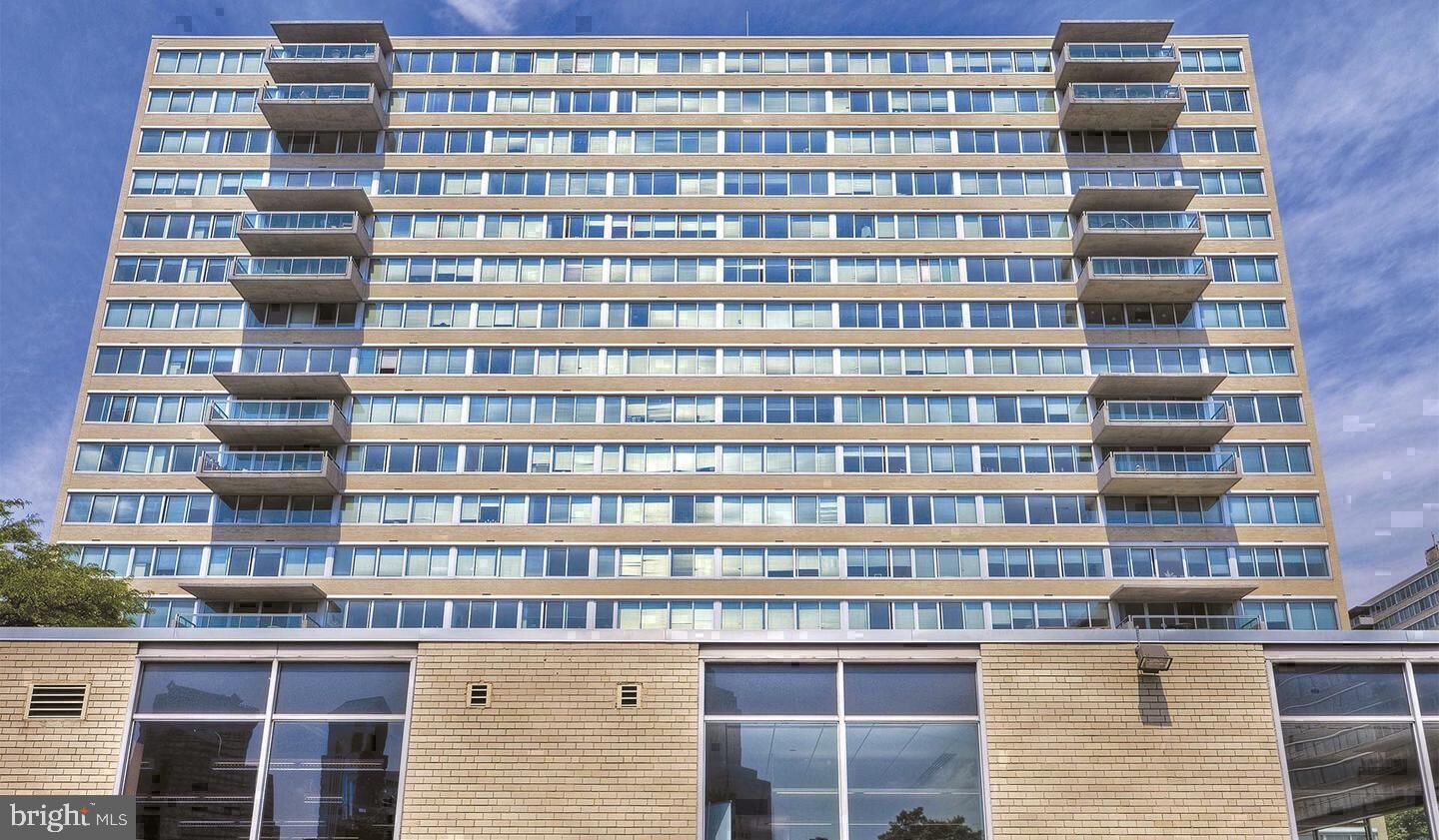 Property Photo:  2200 Benjamin Franklin Parkway E0911  PA 19130 