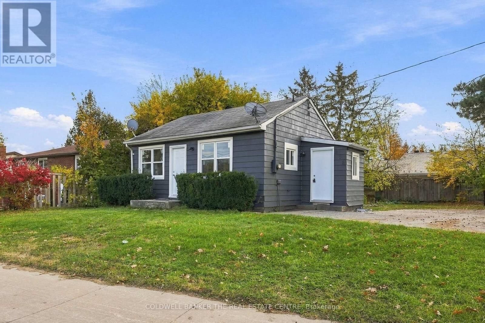 Property Photo: 202 Ferndale Drive North ON L4N 9W1