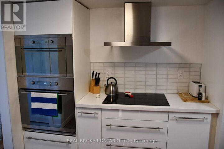 Property Photo: 924 Watson Street B ON K2B 6B9
