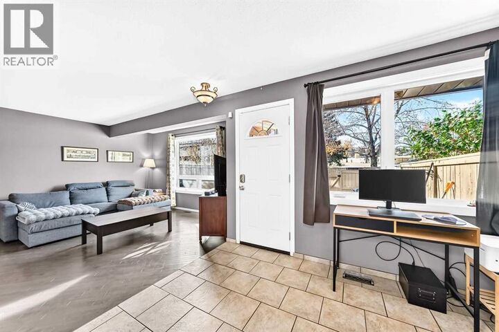 Property Photo:  1055 72 Avenue Northwest  AB T2K 5S4 