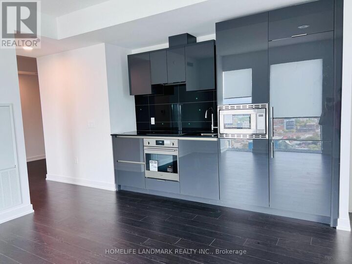 Property Photo:  238 Simcoe Street 2408  ON M5T 0B8 
