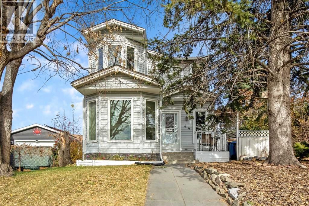 Property Photo:  44 Abingdon Court Northeast  AB T2A 6S5 