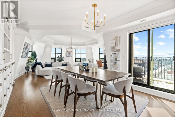 Property Photo:  650 Mount Pleasant Road 708  ON M4S 2N5 