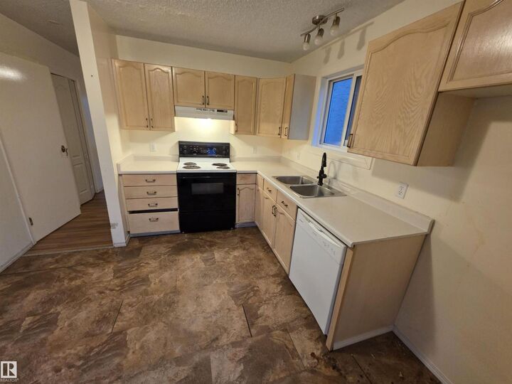 Property Photo:  #136 5 Aberdeen Wy  AB T7Z 1N1 