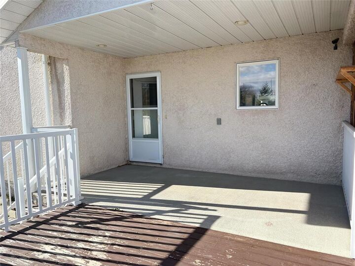 Property Photo: 15 Burr Oak Way MB R0E 0C0