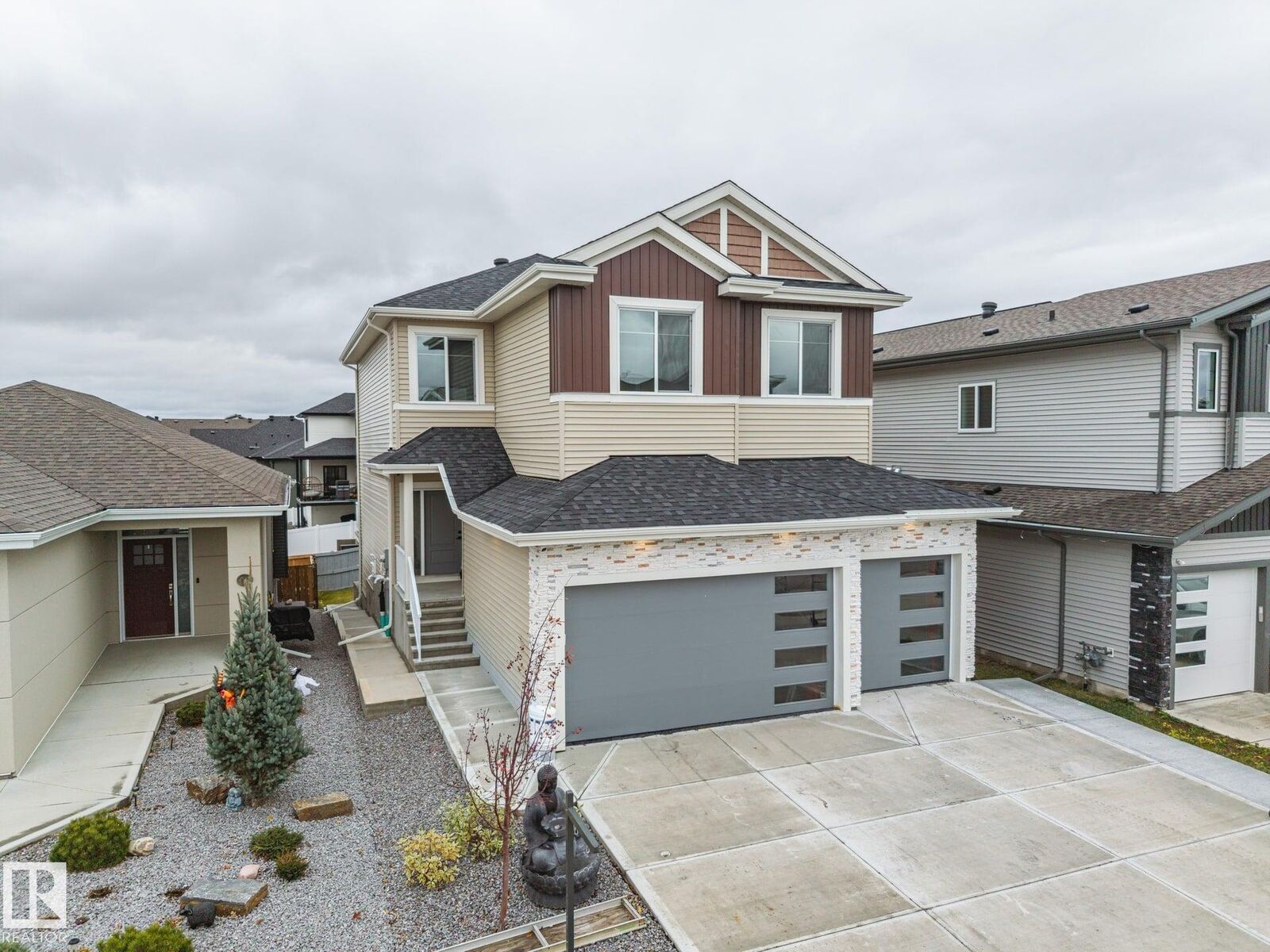 Property Photo: 58 Hummingbird Crescent AB T8L 0X7