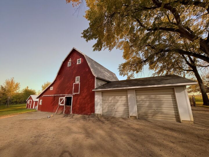 Property Photo: 38956 County Road 24 MN 56087